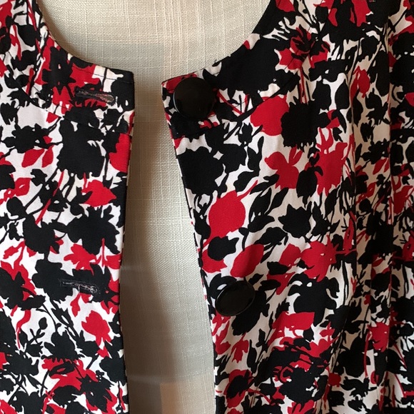 Covington Floral Cropped Jacket 100% cotton, lining 100% polyester. 16-18W - Picture 9 of 12